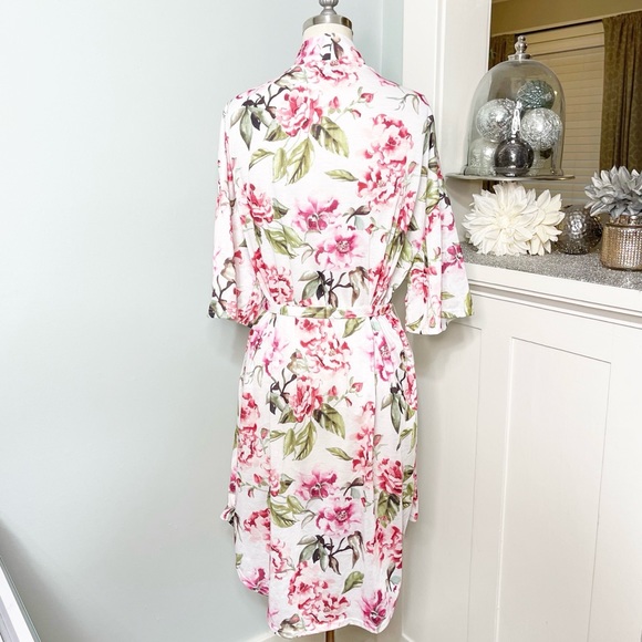 Show Me Your MuMu Robe Brie Pink and White Floral Design - Picture 8 of 12